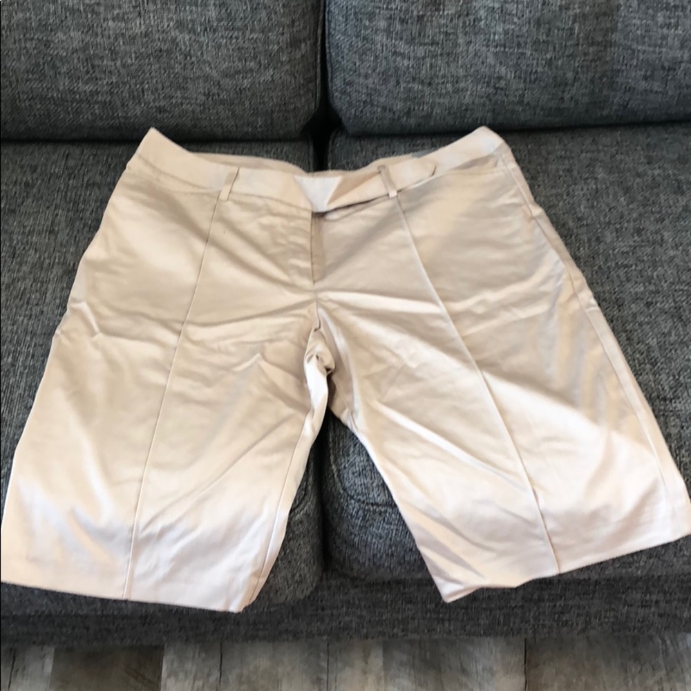 Ladies Worthington size 16 Bermuda shorts. NWT!!